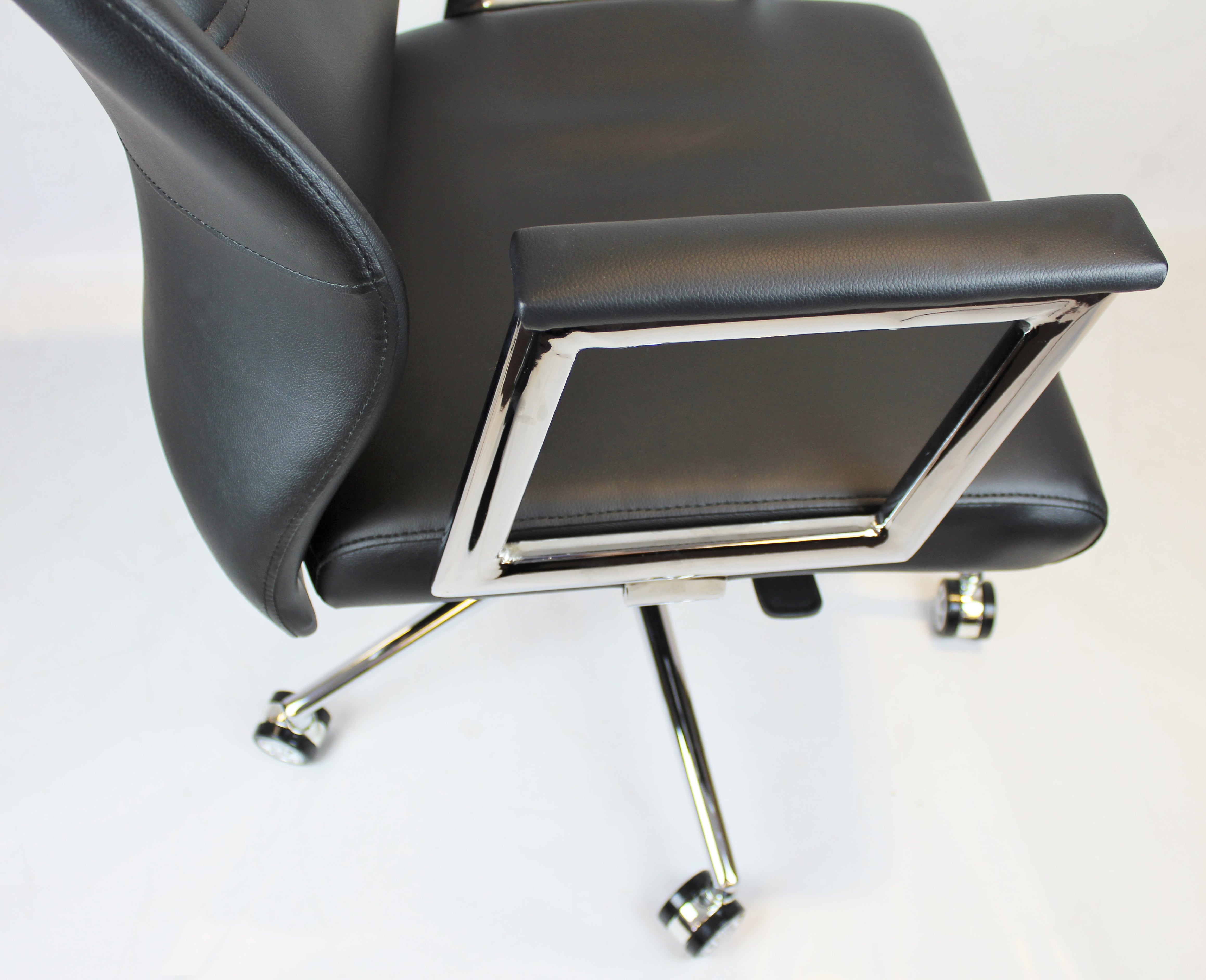 Modern Black Leather Executive Office Chair - DH-103